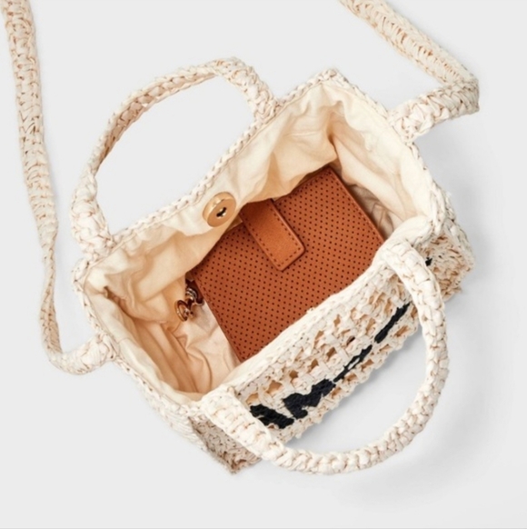 Universal Thread Amore Crochet Tote - Picture 5 of 6